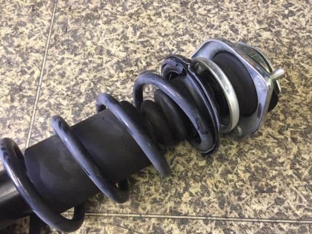 Front Right Strut DAIHATSU Hijet 2018 EBD-S321V — photo 2