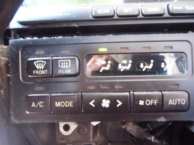 A/C Control Panel TOYOTA Chaser 1997 E-GX10 — photo 5