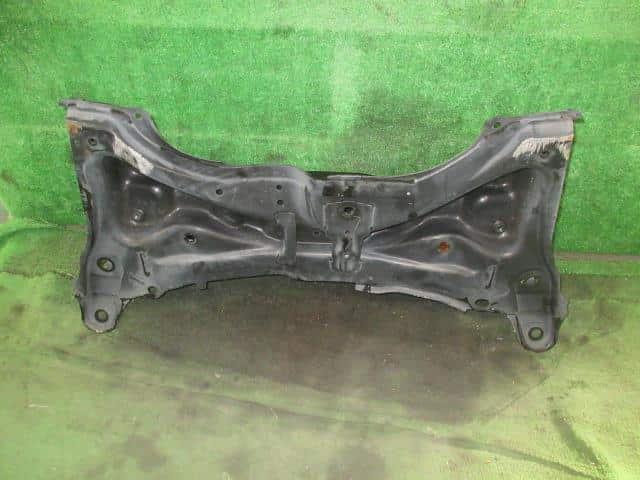 Front Member TOYOTA Aqua 2014 DAA-NHP10 — photo 4