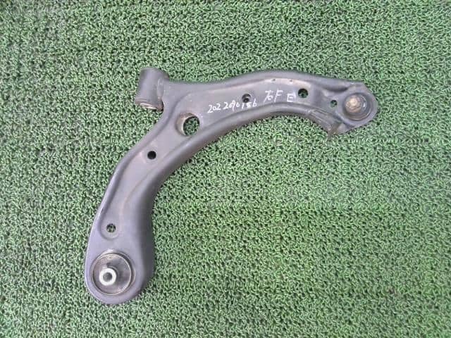 Front Right Lower Control Arm HONDA N BOX 2016 DBA-JF1 — photo 1