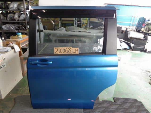 Rear Left Door Assembly HONDA Step Wagon 2009 DBA-RK1 — photo 1