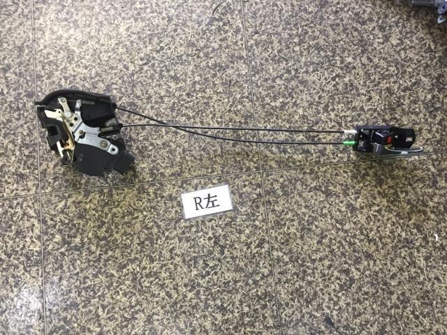 Rear Left Door Lock Actuator TOYOTA Mark II Blit 2002 TA-JZX110 — photo 2