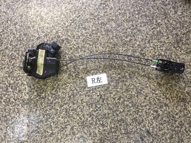 Rear Left Door Lock Actuator TOYOTA Mark II Blit 2002 TA-JZX110 — photo 1