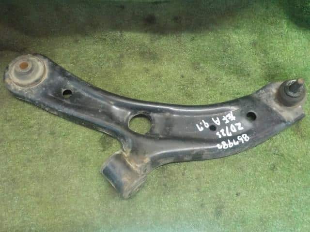 Front Left Lower Control Arm SUZUKI Swift 2011 DBA-ZD72S 4520271L00 — photo 1