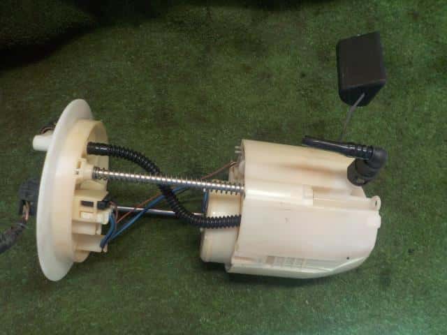 Fuel Pump SUZUKI Swift 2011 DBA-ZD72S 1510071L10 — photo 1