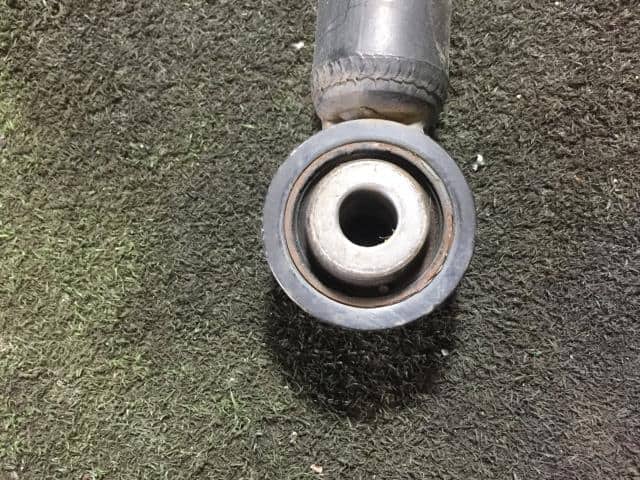 Rear Left Shock Absorber SUZUKI Alto 2019 DBA-HA36S — photo 3