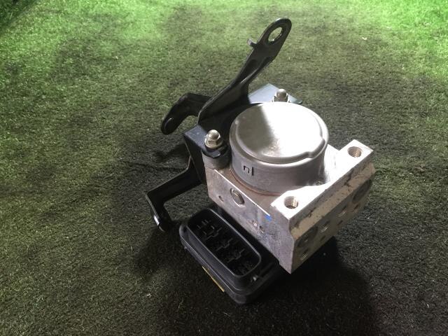 ABS Actuator TOYOTA Mark X 2006 DBA-GRX120 — photo 1