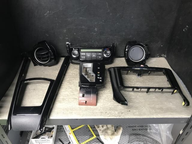 Interior Parts TOYOTA Corolla Fielder 2015 DBA-NZE161 — photo 1