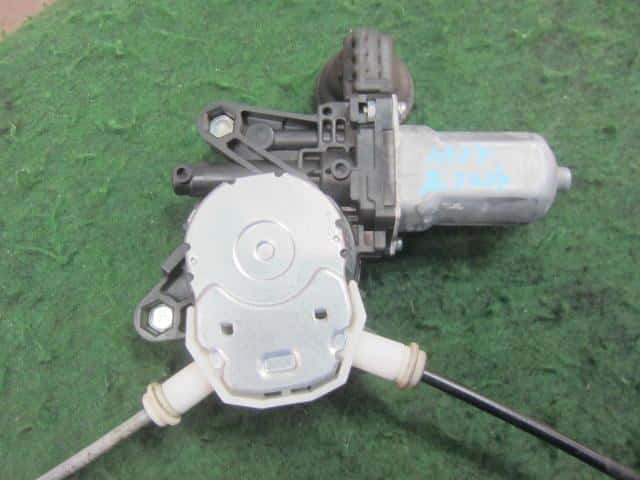Front Left Door Regulator SUZUKI Swift 2011 DBA-ZC72S 8340271L00 — photo 2