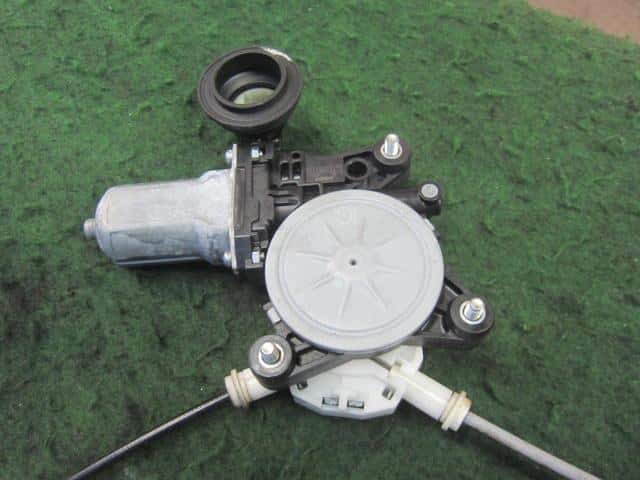 Front Left Door Regulator SUZUKI Swift 2011 DBA-ZC72S 8340271L00 — photo 5