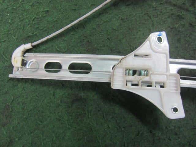 Front Left Door Regulator SUZUKI Swift 2011 DBA-ZC72S 8340271L00 — photo 3