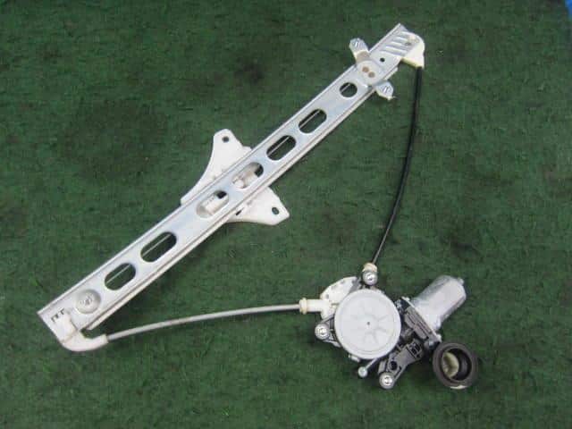 Front Left Door Regulator SUZUKI Swift 2011 DBA-ZC72S 8340271L00 — photo 4