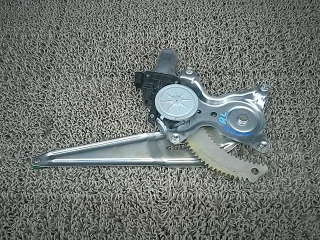 Rear Left Door Regulator SUZUKI Wagon R 2014 DBA-MH34S 8350272M00 — photo 1