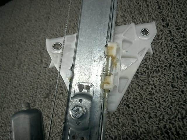Front Right Door Regulator SUZUKI Wagon R 2014 DBA-MH34S 8340172M00 — photo 4