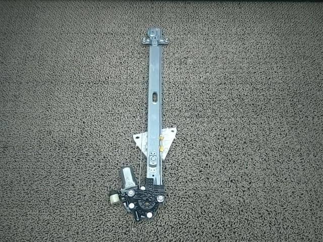 Front Right Door Regulator SUZUKI Wagon R 2012 DBA-MH34S 8340172M00 — photo 2
