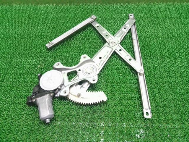 Front Left Door Regulator SUZUKI Alto 2014 DBA-HA35S 8340264L13 — photo 1