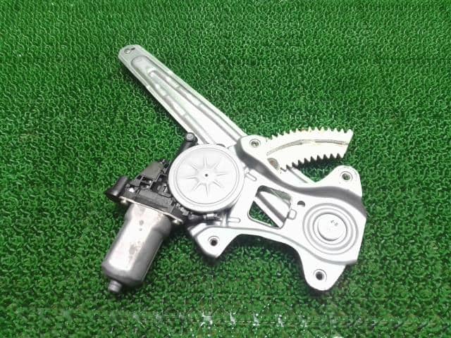 Rear Right Door Regulator SUZUKI Alto 2014 DBA-HA35S 8350164L12 — photo 1