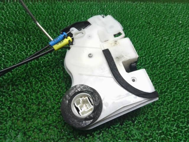 Door Lock Solenoid SUZUKI Alto 2014 DBA-HA35S 8225072M01 — photo 3