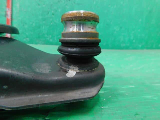 Front Right Lower Control Arm SUBARU Sambar 2000 GD-TT2 20219TC000 — photo 3