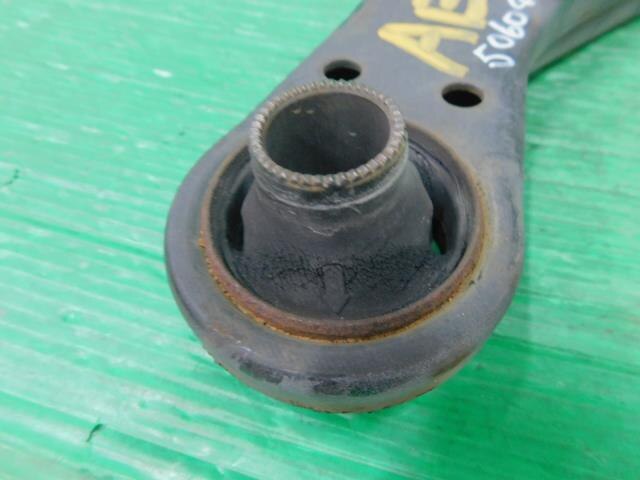 Front Right Lower Control Arm TOYOTA Sprinter Trueno 1998 GF-AE111 — photo 3