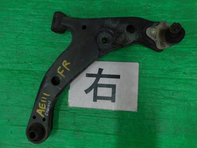 Front Right Lower Control Arm TOYOTA Sprinter Trueno 1998 GF-AE111 — photo 1