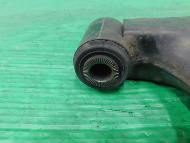 Front Right Lower Control Arm TOYOTA Sprinter Trueno 1998 GF-AE111 — photo 4