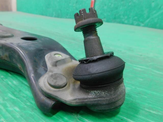 Front Right Lower Control Arm TOYOTA Sprinter Trueno 1998 GF-AE111 — photo 5