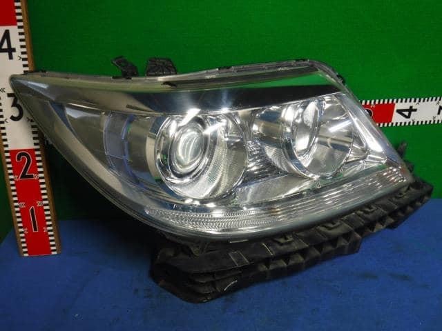 Right Headlight HONDA Elysion 2010 DBA-RR2 — photo 2