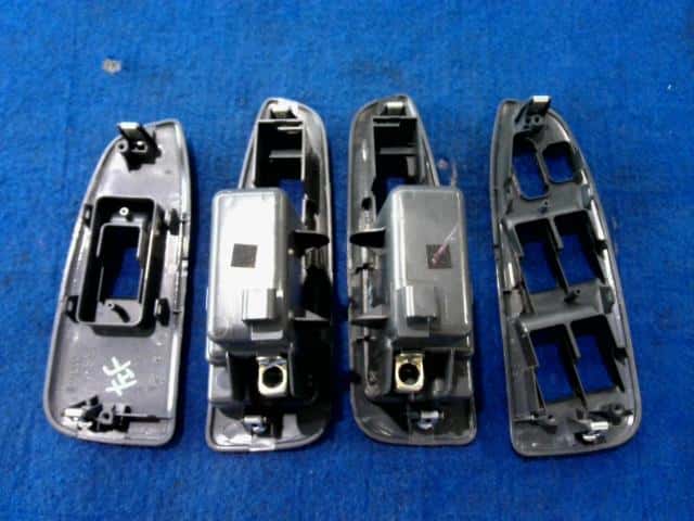 Switch TOYOTA Crown 2003 TA-JZS175 — photo 3