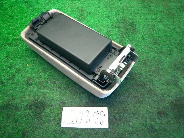 Console Box NISSAN Bluebird Sylphy 2003 UA-QG10 — photo 3