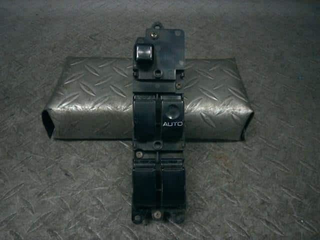 Power Window Switch MITSUBISHI Chariot 1995 E-N33W — photo 1
