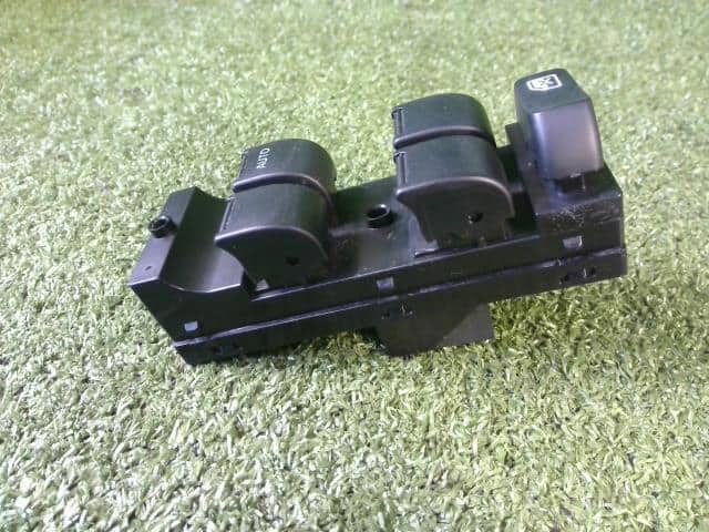 Power Window Switch SUZUKI Every 2009 EBD-DA64V 3799068H70 — photo 2