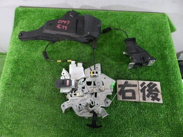 Rear Right Door Lock Actuator HONDA Freed 2012 DBA-GB3 — photo 1