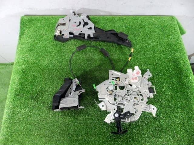 Rear Right Door Lock Actuator HONDA Freed 2012 DBA-GB3 — photo 2