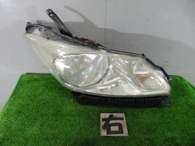 Right Headlight HONDA Freed 2012 DBA-GB3 — photo 1