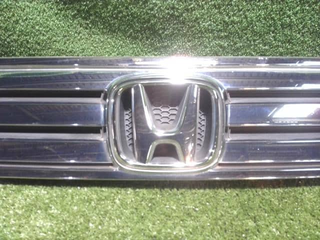 Radiator Grille HONDA Step Wagon 2010 DBA-RK1 — photo 5