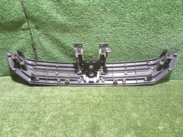 Radiator Grille HONDA Step Wagon 2010 DBA-RK1 — photo 2