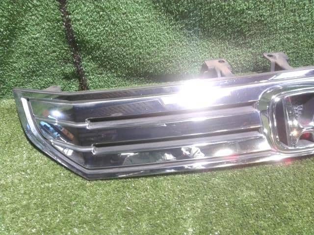 Radiator Grille HONDA Step Wagon 2010 DBA-RK1 — photo 3