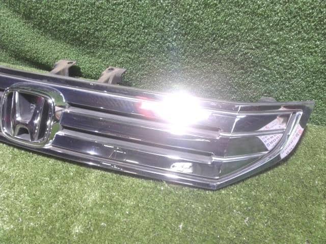 Radiator Grille HONDA Step Wagon 2010 DBA-RK1 — photo 4