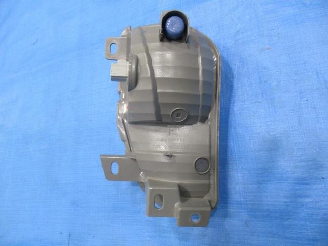 Right Side Marker Light TOYOTA Prius Alpha 2013 DAA-ZVW40 — photo 3