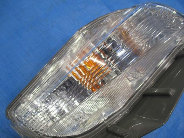 Right Side Marker Light TOYOTA Prius Alpha 2013 DAA-ZVW40 — photo 2