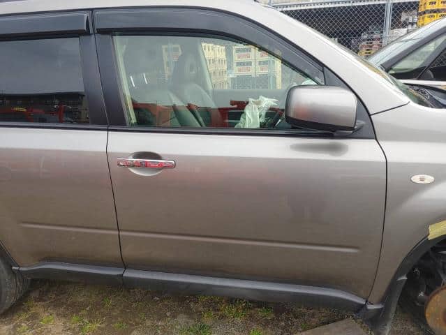 Front Right Door Assembly NISSAN X-Trail 2008 DBA-NT31 — photo 1
