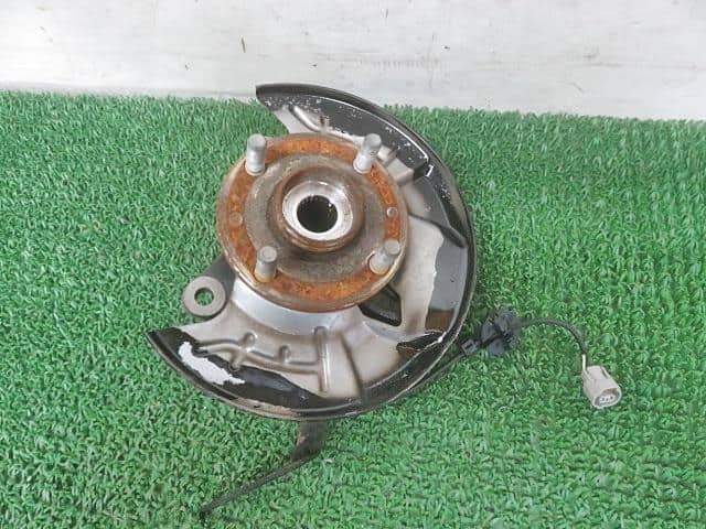 Front Right Knuckle Hub Assembly DAIHATSU Hijet 2020 3BD-S510P — photo 1