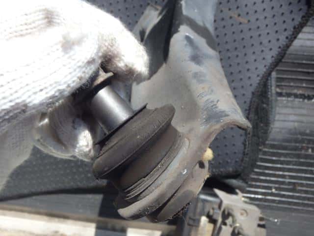 Front Left Lower Control Arm SUZUKI MR Wagon 2012 DBA-MF33S 4520285K10 — photo 2