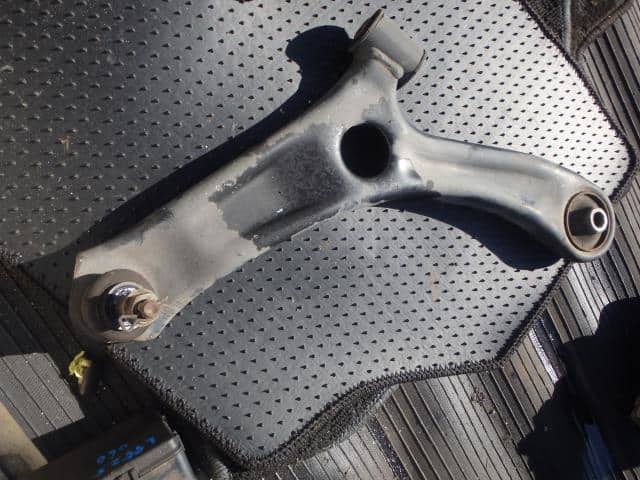 Front Left Lower Control Arm SUZUKI MR Wagon 2012 DBA-MF33S 4520285K10 — photo 1