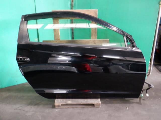 Front Right Door Assembly HONDA CR-Z 2012 DAA-ZF1 — photo 1