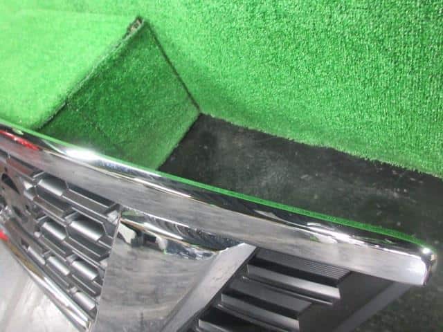 Radiator Grille NISSAN Nv350 — photo 9