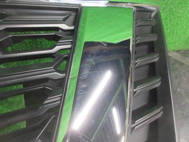 Radiator Grille NISSAN Nv350 — photo 6