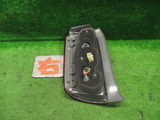 Right Tail Light TOYOTA Corolla Rumion 2009 DBA-NZE151 — photo 3