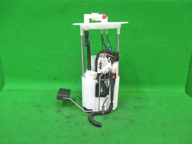 Fuel Pump NISSAN Skyline 2014 DAA-HV37 — photo 1